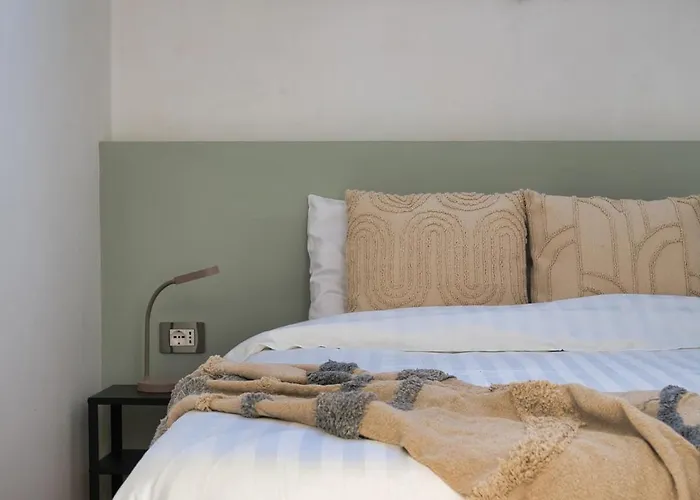 Amazing Terrace In The Historical Centre - Teate קייטי